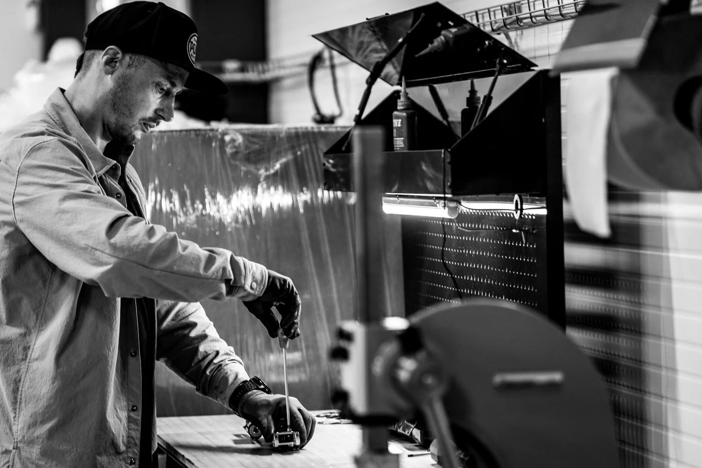 Leo Kokkonen working at the Pole factory